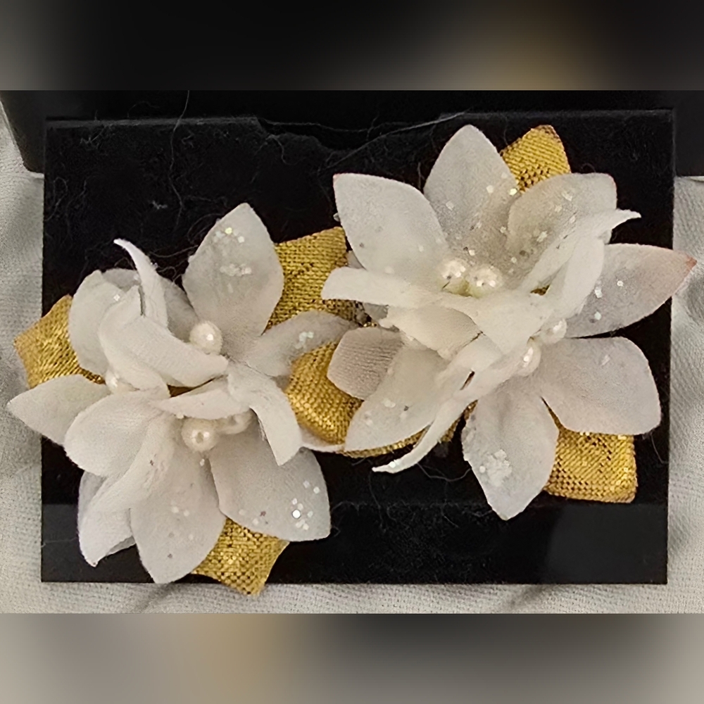 1990 Vintage Avon "Festive Bouquet" Pierced Earrings